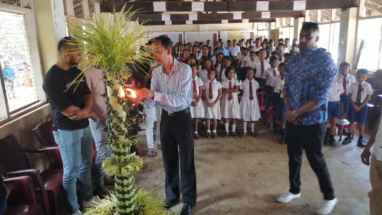 දරුවන් වෙනුවෙන් පාසල් ලිපි ද්‍රව්‍ය බෙදාදීමේ මහෝත්සවය